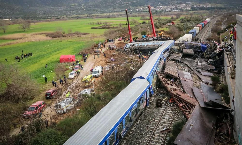 Έτσι είναι σήμερα ό,τι απέμεινε από το σιδηροδρομικό δυστύχημα στα Τέμπη